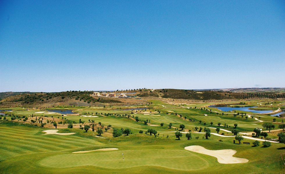 Play golf in Portugal at Quinta do Vale Golf Course