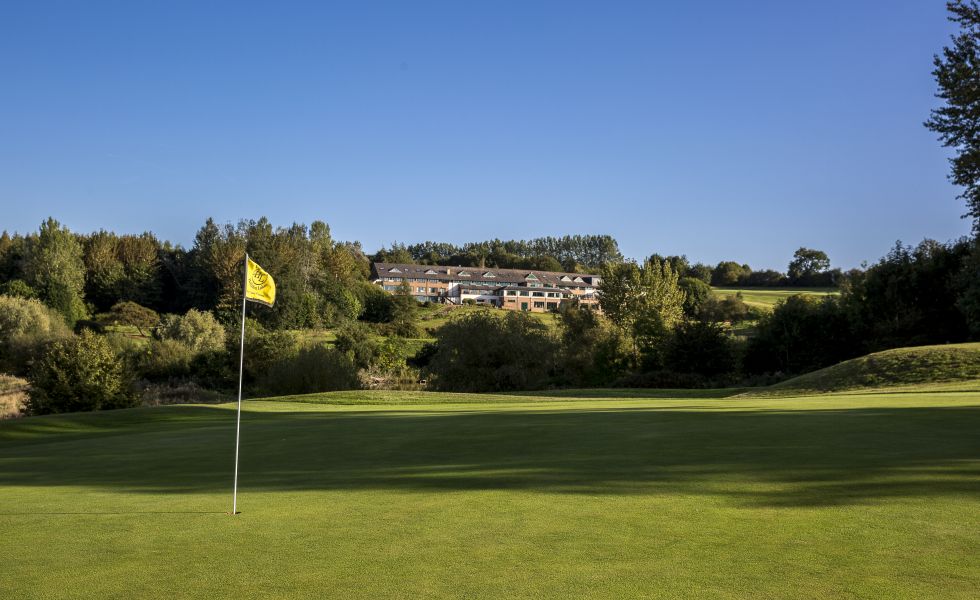 Hellidon Lakes Hotel for golf breaks near Northampton